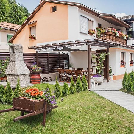 Gotar Apartment With Garden Kobarid Esterno foto