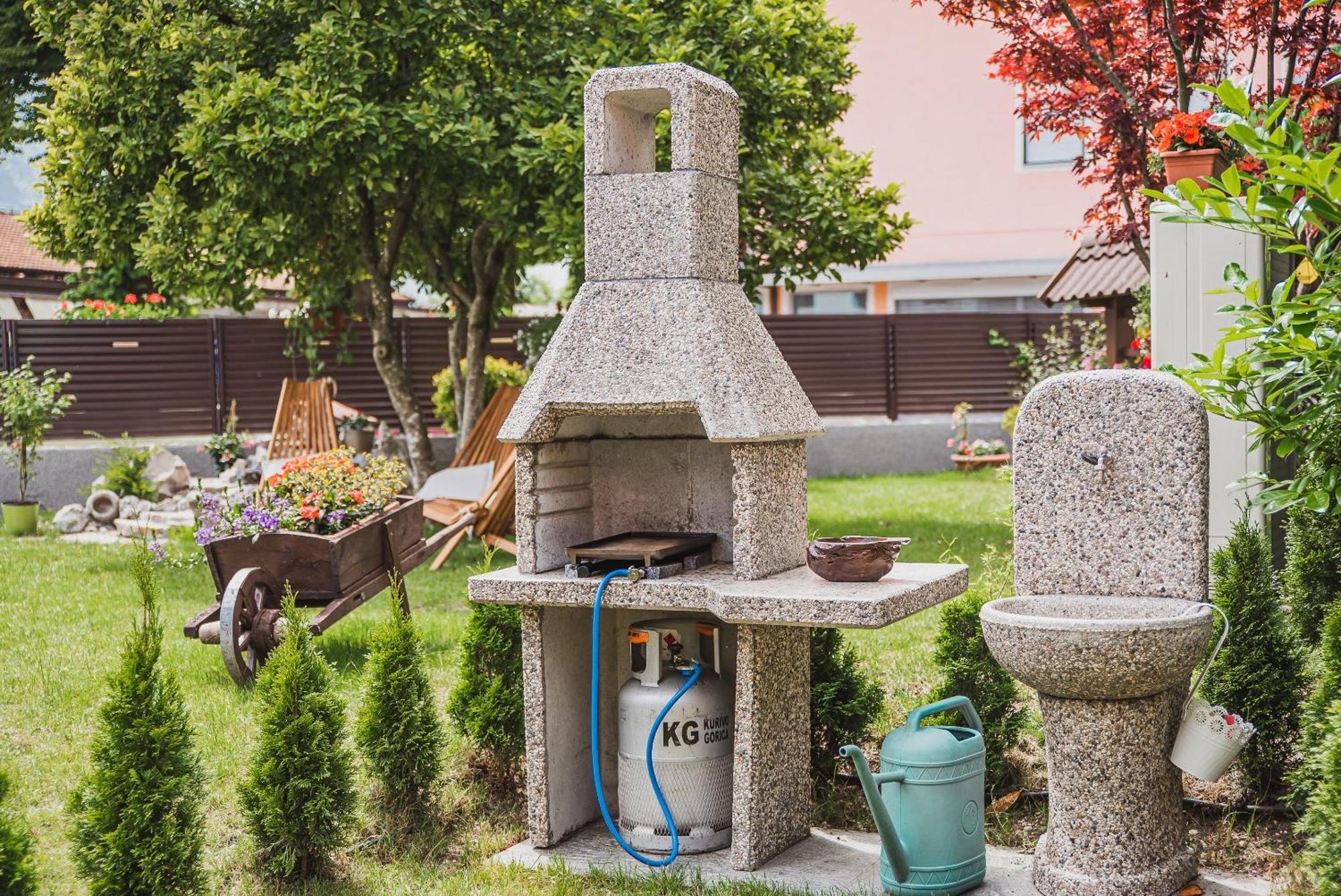 Gotar Apartment With Garden Kobarid Esterno foto