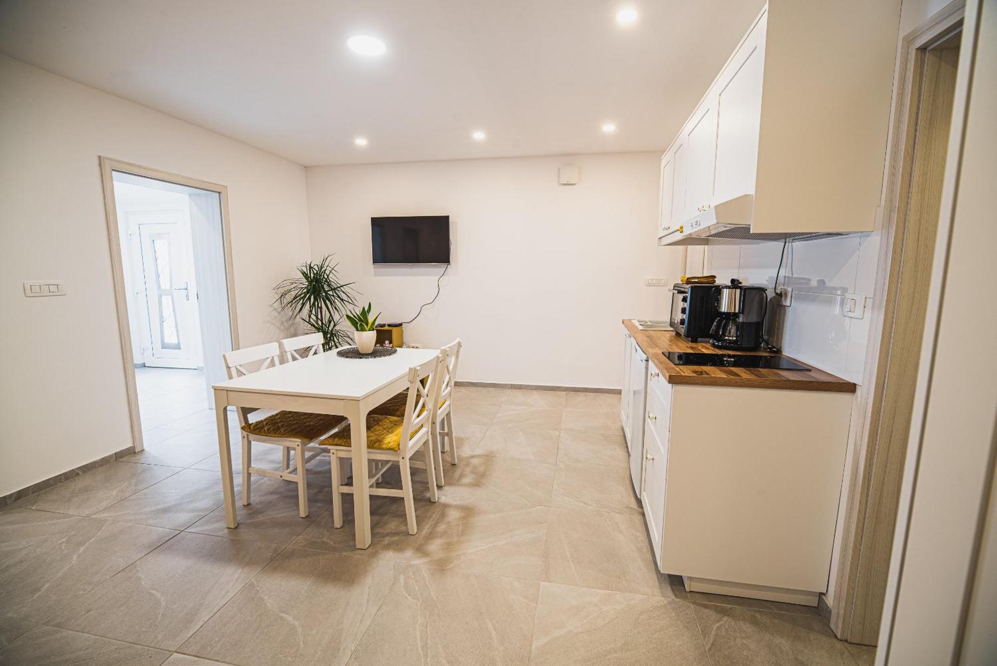 Gotar Apartment With Garden Kobarid Esterno foto